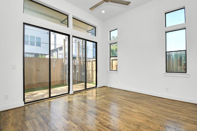 732 W 22nd Street A, Houston, TX 77008
