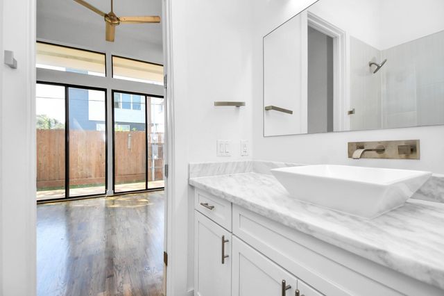 732 W 22nd Street A, Houston, TX 77008