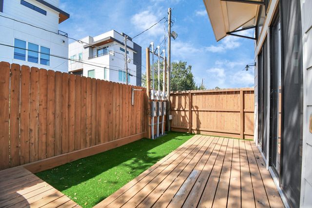 732 W 22nd Street A, Houston, TX 77008