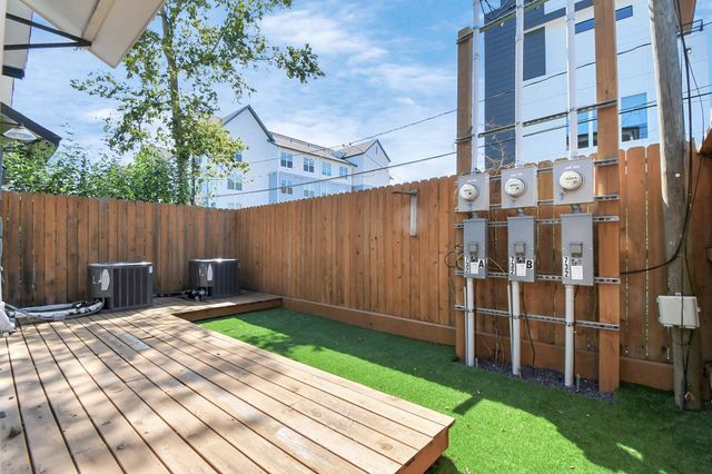 732 W 22nd Street A, Houston, TX 77008