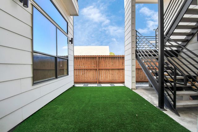 732 W 22nd Street A, Houston, TX 77008