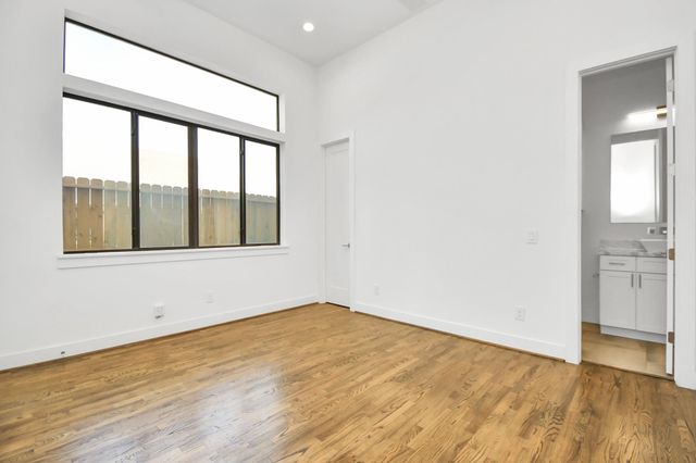 732 W 22nd Street A, Houston, TX 77008