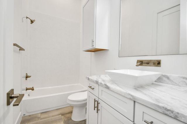 732 W 22nd Street A, Houston, TX 77008