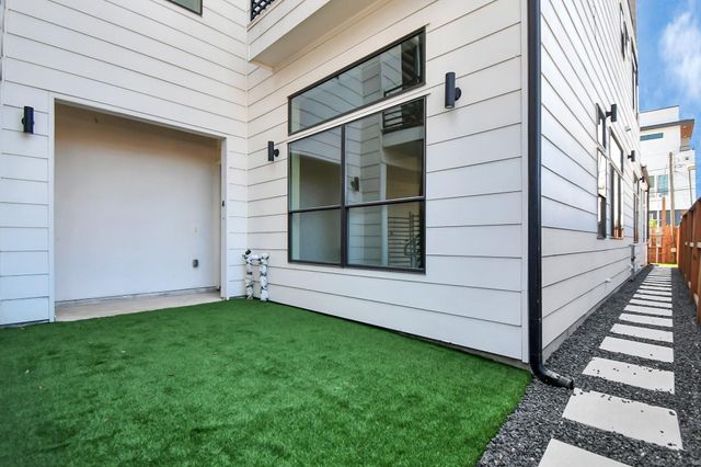 732 W 22nd Street A, Houston, TX 77008