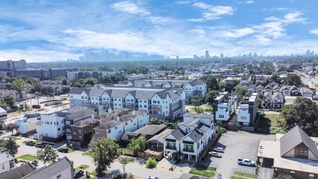 732 W 22nd Street A, Houston, TX 77008