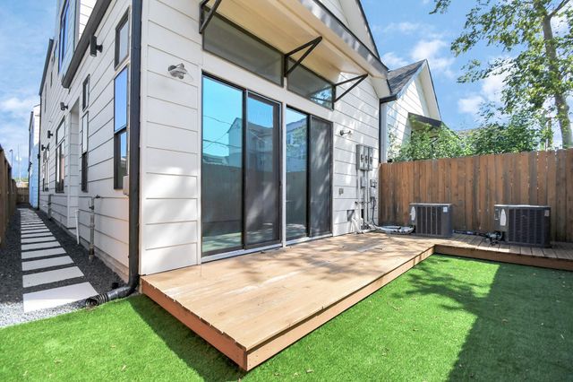 732 W 22nd Street A, Houston, TX 77008