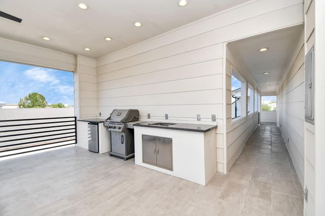 732 W 22nd Street A, Houston, TX 77008