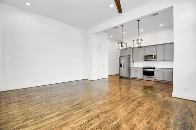 732 W 22nd Street A, Houston, TX 77008