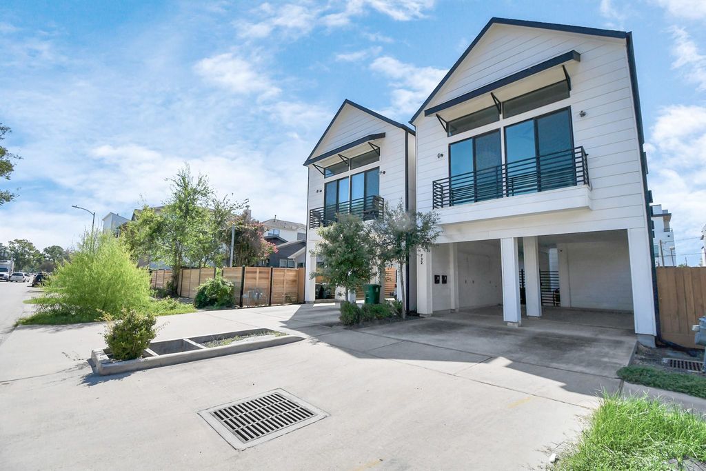 732 W 22nd Street A, Houston, TX 77008