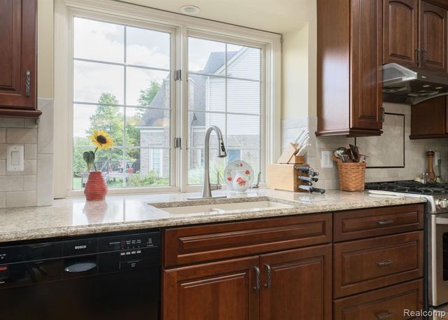 1708 Devonwood Drive, Rochester Hills, MI 48306