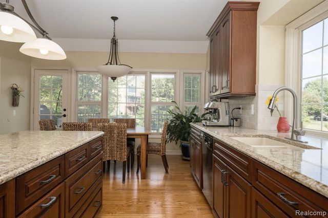 1708 Devonwood Drive, Rochester Hills, MI 48306