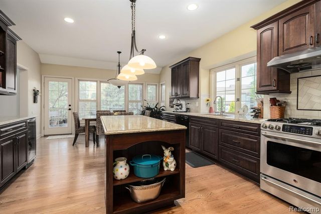 1708 Devonwood Drive, Rochester Hills, MI 48306
