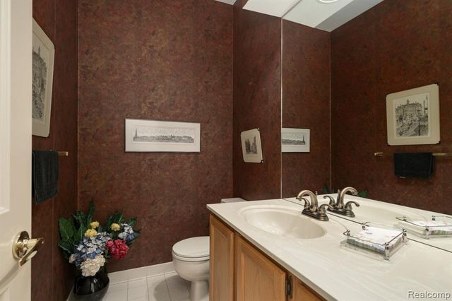 1708 Devonwood Drive, Rochester Hills, MI 48306