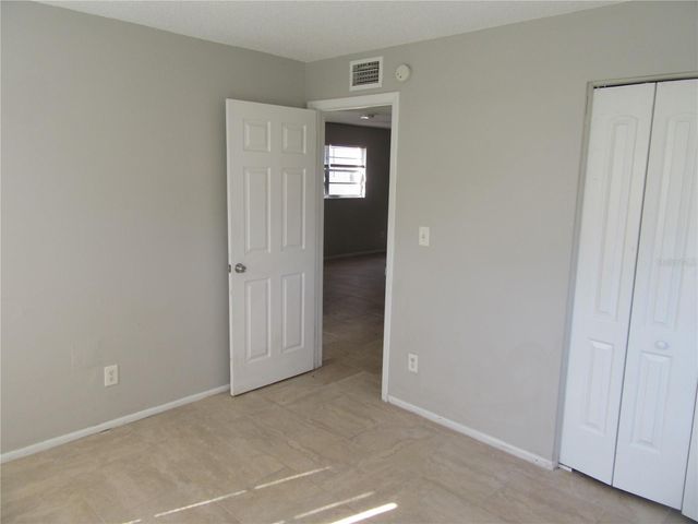 463 76TH AVENUE N 1, St Petersburg, FL 33702