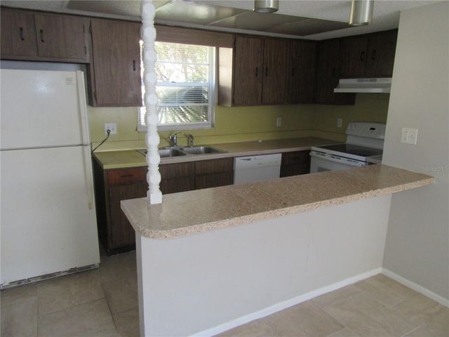 463 76TH AVENUE N 1, St Petersburg, FL 33702