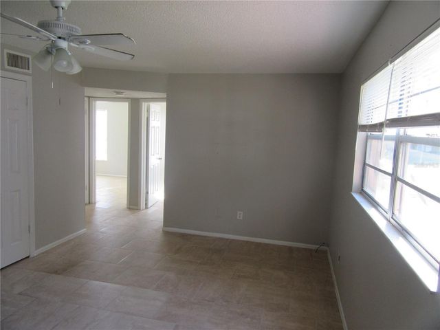 463 76TH AVENUE N 1, St Petersburg, FL 33702