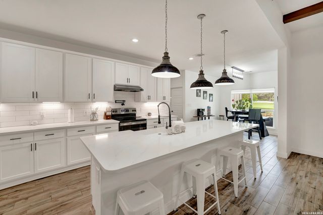 492 SPANISH GRANT CIR, Bandera, TX 78003