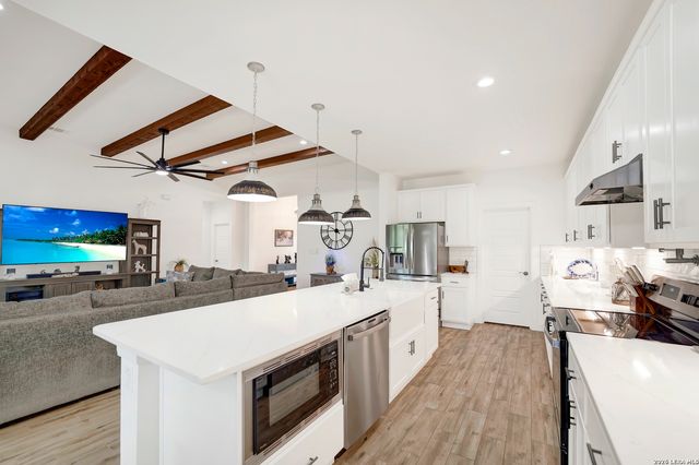 492 SPANISH GRANT CIR, Bandera, TX 78003