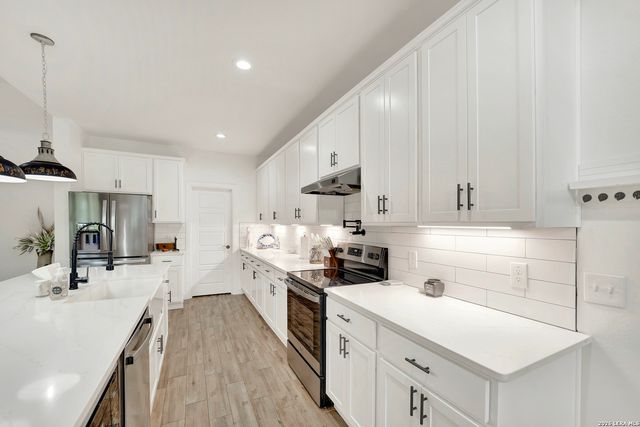 492 SPANISH GRANT CIR, Bandera, TX 78003