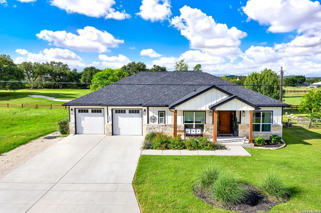 492 SPANISH GRANT CIR, Bandera, TX 78003