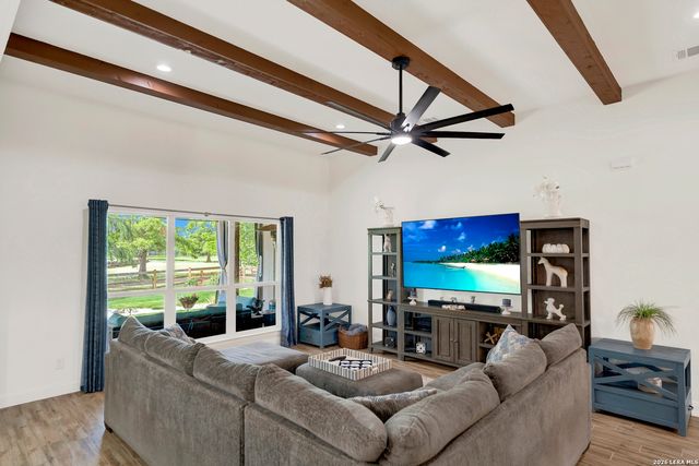 492 SPANISH GRANT CIR, Bandera, TX 78003