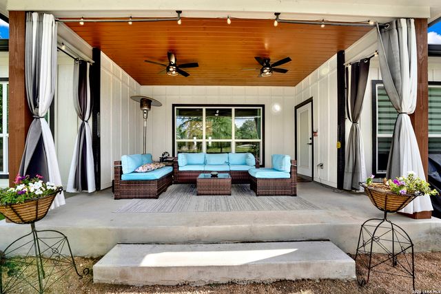 492 SPANISH GRANT CIR, Bandera, TX 78003
