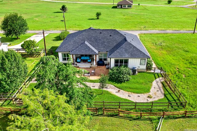 492 SPANISH GRANT CIR, Bandera, TX 78003