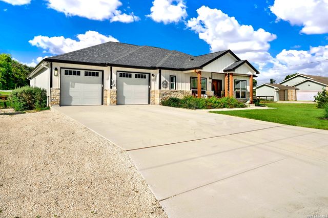 492 SPANISH GRANT CIR, Bandera, TX 78003