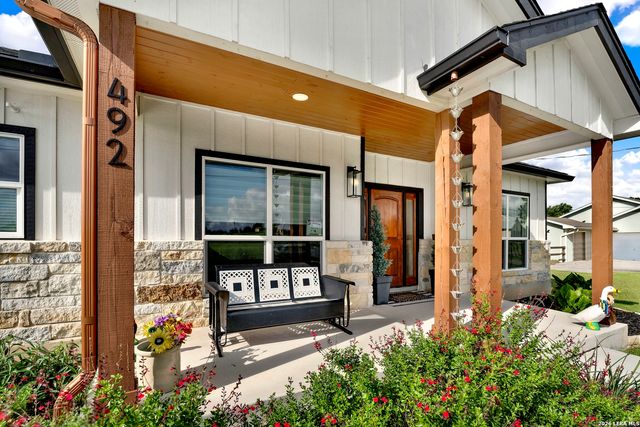 492 SPANISH GRANT CIR, Bandera, TX 78003