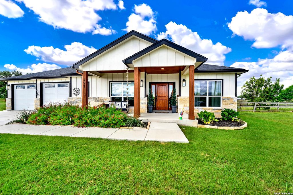 492 SPANISH GRANT CIR, Bandera, TX 78003