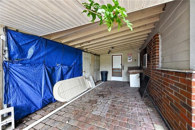 1223 Embassy LN, Naples, FL 34104