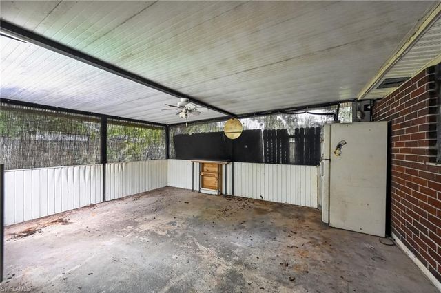 1223 Embassy LN, Naples, FL 34104