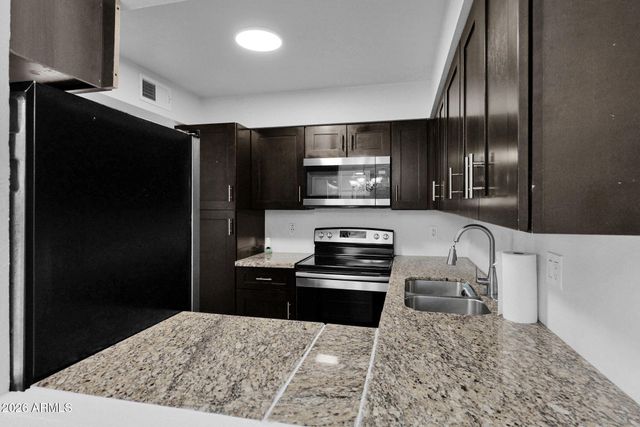 1808 E CENTER Lane D, Tempe, AZ 85281