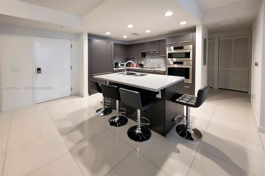 7751 NW 107th Avenue 221, Doral, FL 33178