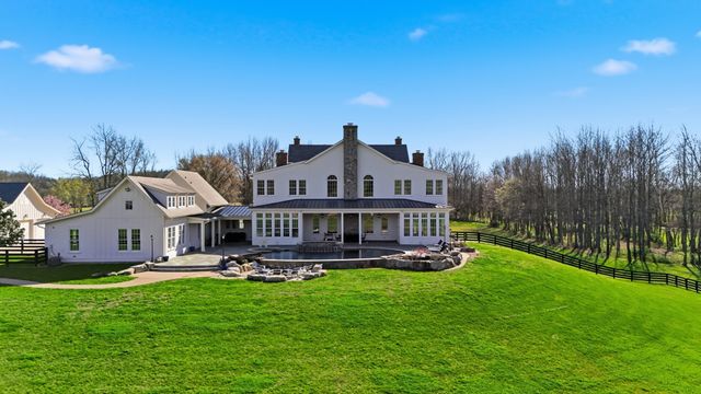4810 Scenic Oaks Ln, Thompsons Station, TN 37179