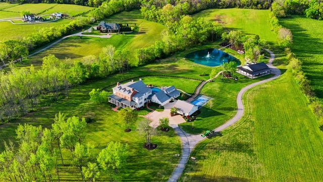 4810 Scenic Oaks Ln, Thompsons Station, TN 37179