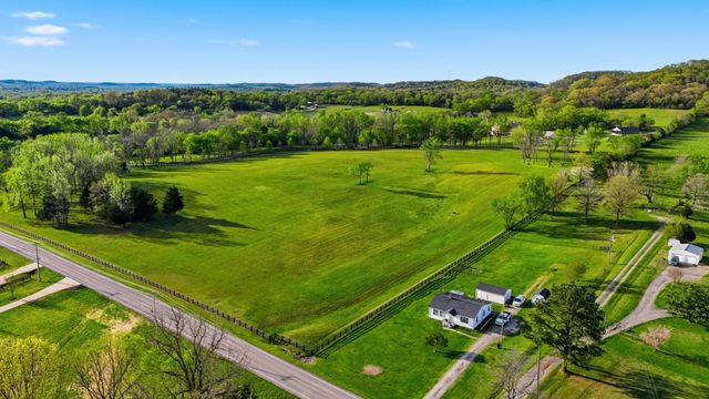 4810 Scenic Oaks Ln, Thompsons Station, TN 37179