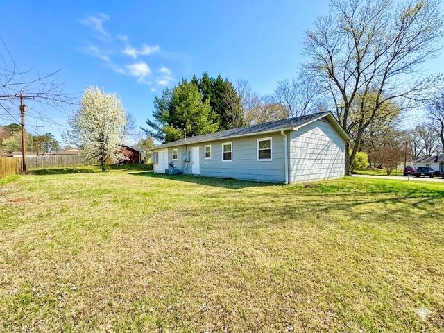 101 Ravenwood Court, King, NC 27021