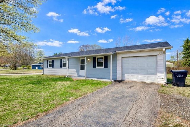 101 Ravenwood Court, King, NC 27021