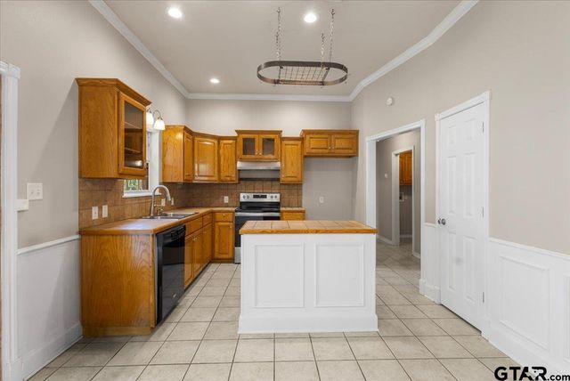110 Cedar Lane, Chandler, TX 75758