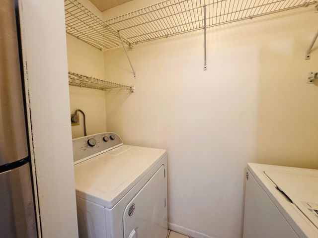 20681 NE 4th Place 105, Miami, FL 33179