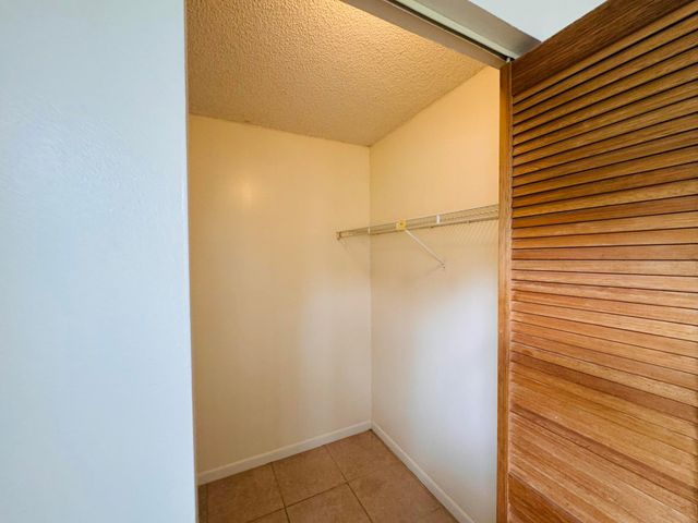 20681 NE 4th Place 105, Miami, FL 33179