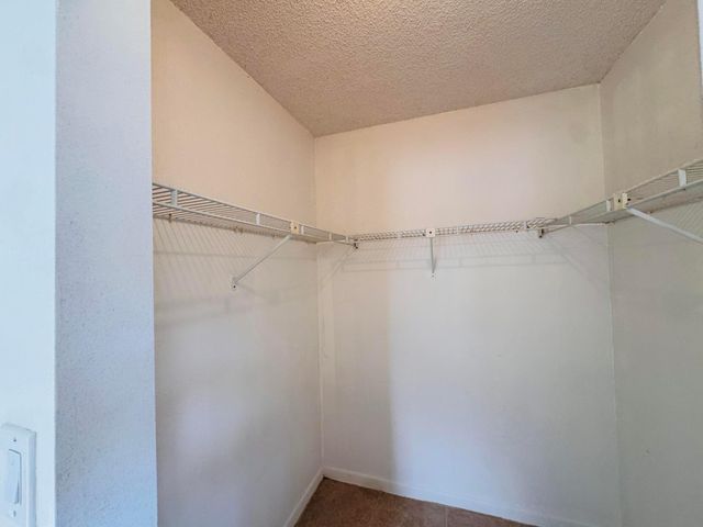 20681 NE 4th Place 105, Miami, FL 33179