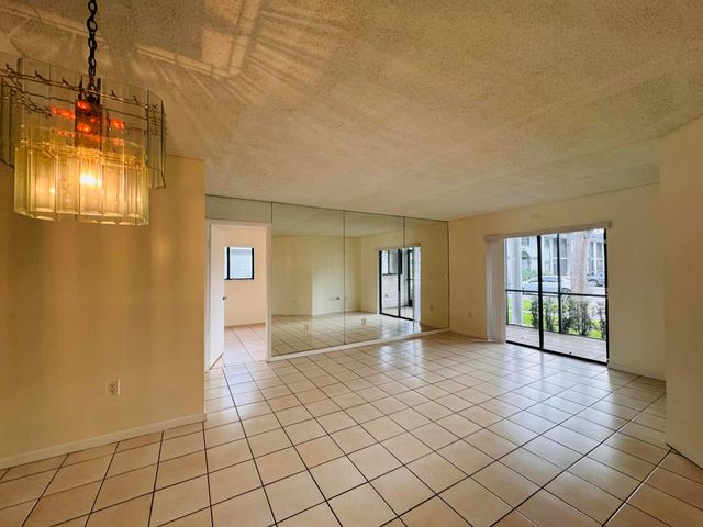20681 NE 4th Place 105, Miami, FL 33179