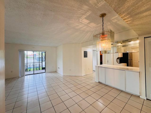 20681 NE 4th Place 105, Miami, FL 33179