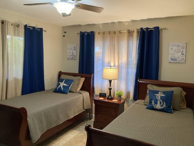 2740 NE 10th Street, Pompano Beach, FL 33062