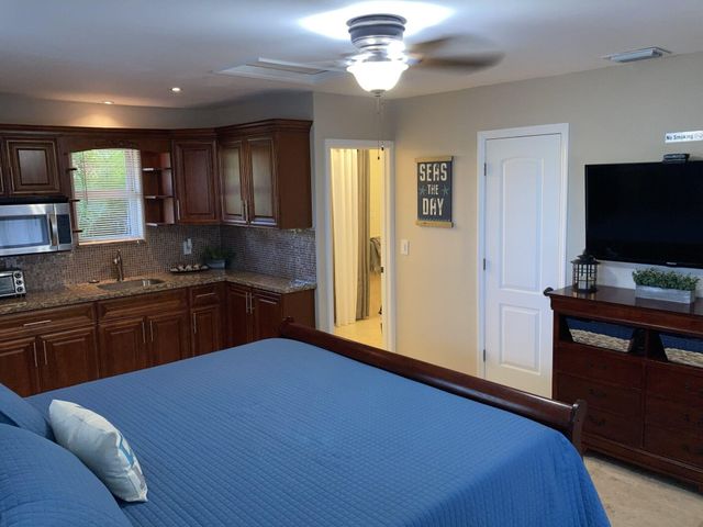 2740 NE 10th Street, Pompano Beach, FL 33062