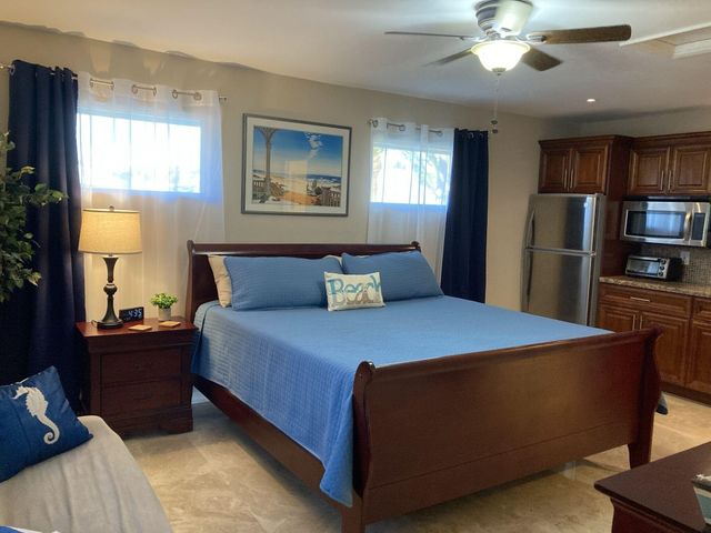 2740 NE 10th Street, Pompano Beach, FL 33062