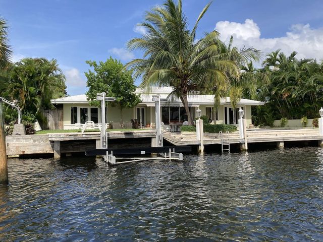 2740 NE 10th Street, Pompano Beach, FL 33062