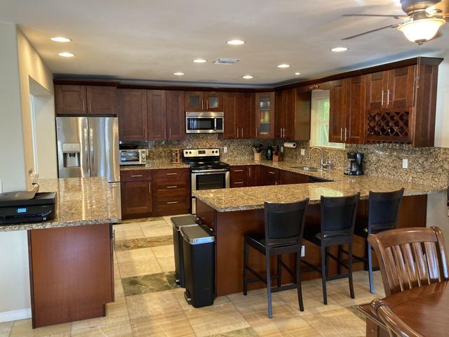 2740 NE 10th Street, Pompano Beach, FL 33062